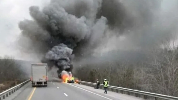 Γιατί παίρνουν φωτιά τα αυτοκίνητα στην Ελλάδα;