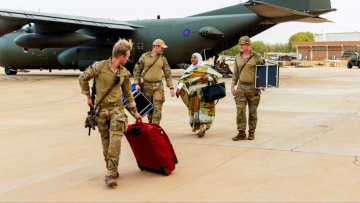 Σουδάν: Η Βρετανία ανακοινώνει επιπλέον πτήση για την εσπευσμένη απομάκρυνση αμάχων