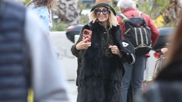 Η Άννα Βίσση και η Σοφία Καρβέλα στο κέντρο της Αθήνας - Τα παιχνίδια με τον Νίκο και τον Νέστορα