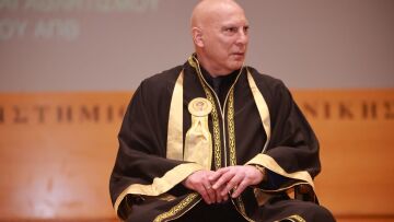 Επίτιμος Διδάκτωρ στο ΑΠΘ ο Νίκος Γκάλης: «Μια τιμή που δεν θα ξεχάσω ποτέ» - Δείτε βίντεο