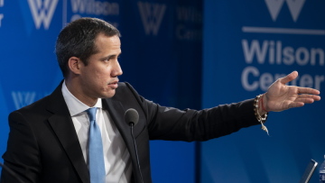 Ο Χουάν Γκουαϊδό λέει πως φοβάται ότι θα έχει «την τύχη του Ναβάλνι» αν γυρίσει στη Βενεζουέλα