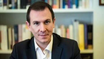 Εκλογές 2023 - Δουδωνής: «Προσοχή στις απομιμήσεις», είπε μετά τις δηλώσεις Τσίπρα για τον Ανδρέα Παπανδρέου