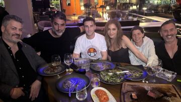 Δέσποινα Βανδή - Βασίλης Μπισμπίκης: Απόλαυσαν το δείπνο τους με τον Μανώλη Κονταρό και τον Πέτρο Ιακωβίδη