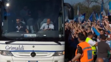 Νάπολι: Χιλιάδες οπαδοί υποδέχθηκαν το πούλμαν των πρωταθλητών Ιταλίας - Δείτε βίντεο