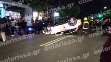 Λάρισα: Τρομακτικό τροχαίο με τρεις τραυματίες - Αναποδογύρισε το ένα όχημα