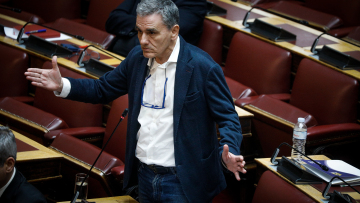 Σύγκρουση ΝΔ και ΣΥΡΙΖΑ για τα τοπικά νομίσματα του Τσακαλώτου