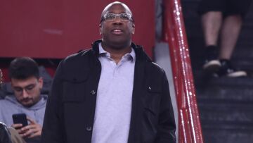 Ολυμπιακός - Φενέρμπαχτσε: Ο Μάικ Μπράουν, προπονητής του Σακραμέντο, στο ΣΕΦ για να δει τον Βεζένκοβ