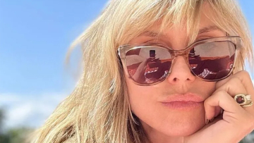 Η Χάιντι Κλουμ με μικροσκοπικό μαγιό δίπλα στην πισίνα της - Οι φωτογραφίες που φέρνουν πιο κοντά το καλοκαίρι