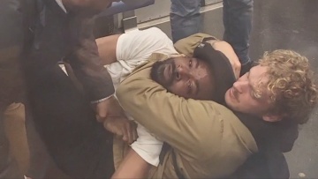 Νέα Υόρκη: Σήμερα θα παραδοθεί ο πρώην πεζοναύτης που έπνιξε τον άστεγο στο μετρό