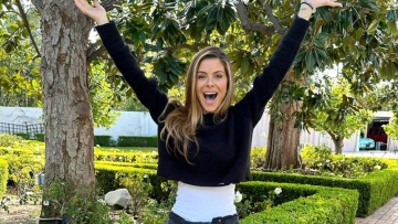 Μαρία Μενούνος: Διαβάζει βιβλίο για γονείς με τον σύζυγό της - Δείτε τη φωτογραφία