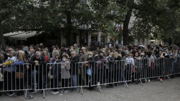 «Άξιον Εστί»: Εντυπωσιακή προσέλευση - Πάνω από 2.000 κόσμου σήμερα στην ουρά για να προσκυνήσουν