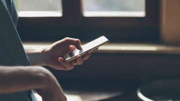 Ανήλικος φαρσέρ τηλεφώνησε για βόμβα της... 17Ν στο σχολείο του!