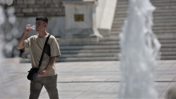 Καιρός: Έρχεται η πρώτη «γεύση» καλοκαιριού - Πρόβλεψη για 30άρια την Κυριακή 