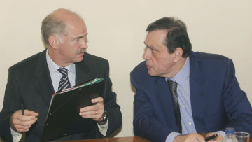 Γιώργος Παπανδρέου: Αντίο σε έναν «σπουδαίο σύντροφο, προσωπικό και οικογενειακό φίλο», τον Θάναση Τσούρα