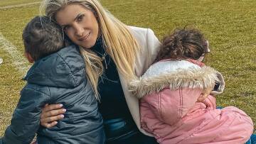 Δώρα Τσαμπάζη: Η μητρότητα για μένα είναι η απόλυτη μοναξιά που μετέτρεψα σε δύναμη και αισιοδοξία