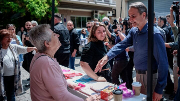 Εκλογές 2025  - Και επισήμως το ΜεΡΑ25 λέει «να μας κοπεί το χέρι» παρά να κάνουμε χειραψία με Μητσοτάκη