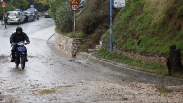 Καιρός: Βροχές στα ηπειρωτικά σήμερα και πτώση της θερμοκρασίας