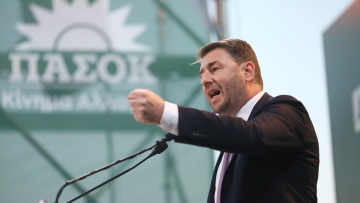 Ο Νίκος Ανδρουλάκης στην κεντρική του εκδήλωση στην Αθήνα: Όσο μας χτυπούν, τόσο δυναμώνουμε 