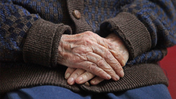 Γηροκομείο Χανίων: Έξι στο εδώλιο για βασανιστήρια και υποσιτισμό 32 ηλικιωμένων