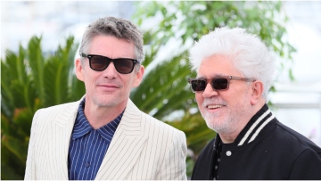 Ίθαν Χοκ - Πέδρο Αλμοδοβάρ: Στις Κάννες για την προώθηση του «Strange Way of Life»