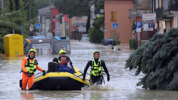 Ιταλία: Σκηνικό αποκάλυψης από τις πλημμύρες - 8 νεκροί, βίντεο από τις πόλεις βυθισμένες στο νερό