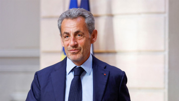 Σε κελί 9 τετραγωνικών αναμένεται να οδηγηθεί ο Νικολά Σαρκοζί – Έγκλειστος 23 ώρες την ημέρα
