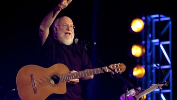 Χωμενίδης και Τατσόπουλος στηρίζουν Σαββόπουλο: «Διάφοροι ο,τινάνοι τον βρίζουν» 