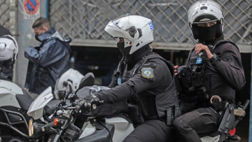 Καταδίωξη από την Πανεπιστημίου μέχρι τις Τρεις Γέφυρες - Δύο συλλήψεις από την ΕΛ.ΑΣ