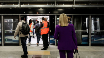 Το μετρό Θεσσαλονίκης έκανε το πρώτο δρομολόγιο με επιβάτες - Βίντεο και φωτογραφίες