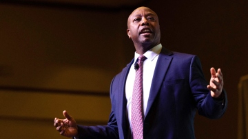 ΗΠΑ: Ο Αφροαμερικανός Τιμ Σκοτ απέναντι στον Τραμπ για το χρίσμα των Ρεπουμπλικανών