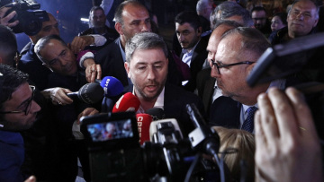 Εκλογές 2023: «Μεγάλη νίκη για το ΠΑΣΟΚ» λέει ο Ανδρουλάκης - Υποδοχή με κόρνες και σημαίες στα γραφεία του ΠΑΣΟΚ