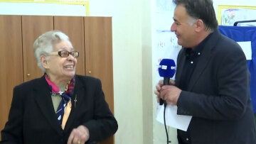 Εκλογές 2023 - Επική γιαγιά ψηφοφόρος στις Σέρρες: Αυτή ελπίζω να είναι η τελευταία φορά που ψηφίζω