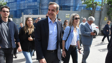 Εκλογές 2023 - Μητσοτάκης: «Θα ξημερώσει μία ακόμη καλύτερη μέρα» - Ψήφισε με τα παιδιά του στην Κηφισιά