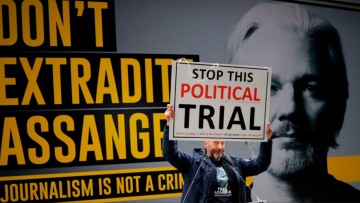 Ασάνζ: Διατρέχει κίνδυνο να χάσει τη νομική μάχη για την αποφυγή της έκδοσής του από τη Βρετανία στις ΗΠΑ «σύντομα»