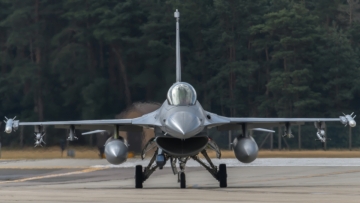 Παραιτήθηκε ο υπουργός Άμυνας του Περού μετά την αναβολή αγοράς αεροσκαφών F-16