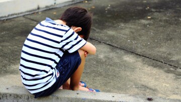 Ρόδος: Αρχηγός σπείρας η 31χρονη που παράτησε τον 7χρονο γιο της