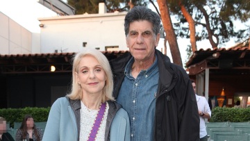 Ναταλία Τσαλίκη και Γιάννης Μπέζος: Μαζί σε σπάνια δημόσια εμφάνιση με άνετα look