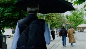 Καιρός: Επιμένουν οι βροχές και σήμερα - Άστατο Σαββατοκύριακο προ των πυλών