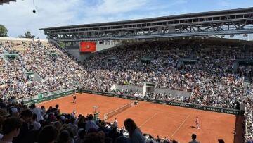 Roland Garros:  Περισσότεροι από 10.000 θεατές στην κοινή προπόνηση Τσιτσιπά - Αλκαράθ - Δείτε βίντεο και φωτογραφίες