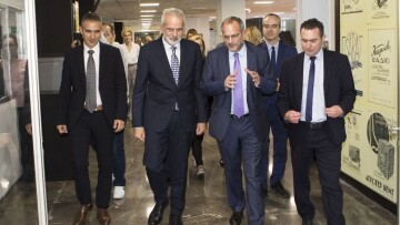 Επίσκεψη Σαρμά στην ΕΡΤ - «Κρίσιμος ο ρόλος της για τη λειτουργία της Δημοκρατίας»