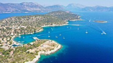 Το κρυφό διαμάντι του Ιονίου όπου δεν υπάρχουν αυτοκίνητα και η ζωή κυλά σαν να έχει σταματήσει ο χρόνος