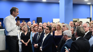 Εκλογές 2023: Συγχαρητήρια για τη νίκη αλλά και συναγερμός για τη νέα αναμέτρηση από Μητσοτάκη προς βουλευτές και υποψηφίους