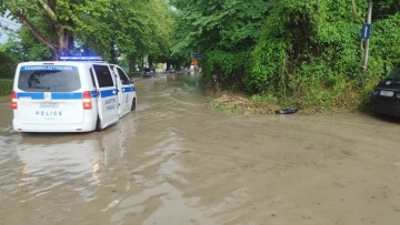 Ιωάννινα: Πλημμύρισαν οι δρόμοι έπειτα από ξαφνικό μπουρίνι - Δείτε βίντεο