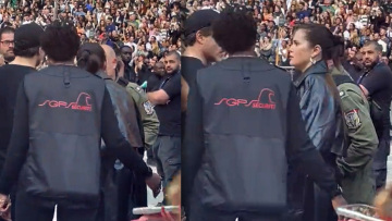 Σελένα Γκόμεζ: Έξαλλη η τραγουδίστρια με τον σωματοφύλακά της - Δείτε τι συνέβη