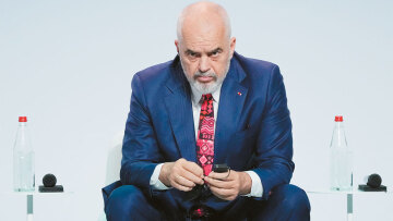 Στην Άγκυρα ο Έντι Ράμα - Δεκτός με όλες τις τιμές από τον Ερντογάν