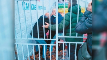 Πιερία: «Φοβόμουν ότι ο ΕΟΔΥ θα απαγάγει το παιδί μου» λένε οι «Θεματοφύλακες του Συντάγματος» για την αρπαγή γυμνασιάρχη στο Αιγίνιο