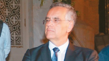 Ισίδωρος Ντογιάκος: Δώρισε 4 απινιδωτές στα δικαστήρια με το ποσό που κέρδισε από την προσφυγή του κατά της Θάνου