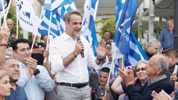 Εκλογές 2023 - Ο Μητσοτάκης αφήνει ΣΥΡΙΖΑ-ΠΑΣΟΚ να μιλούν για φόρους και επενδύει στη θετική ατζέντα