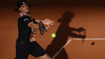 Στέφανος Τσιτσιπάς: Ο φοβερός πόντος με το backhand  που ξεσήκωσε το κοινό στο Roland Garros 