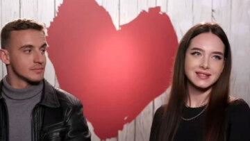 Παίκτρια του First Dates: «Θα ήθελα να μην είναι Έλληνας και να έχει τρίχες, να φαίνεται σαν άνδρας»